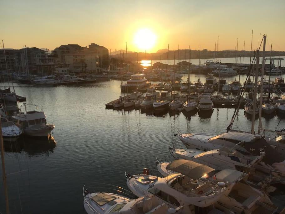 Port Frejus Cap Hermes Vue Mer Et Port Pieds Dans L'Eau Piscine Pkg Zewnętrze zdjęcie